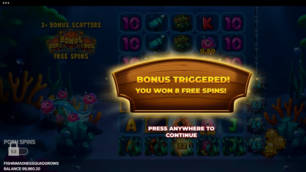 Isang underwater themed slot machine na may mga isda at naval mines sa background.